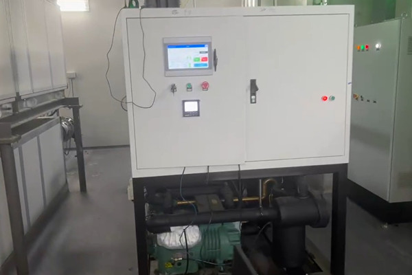 天游TY8检测中心制药冻干机现场实拍图1