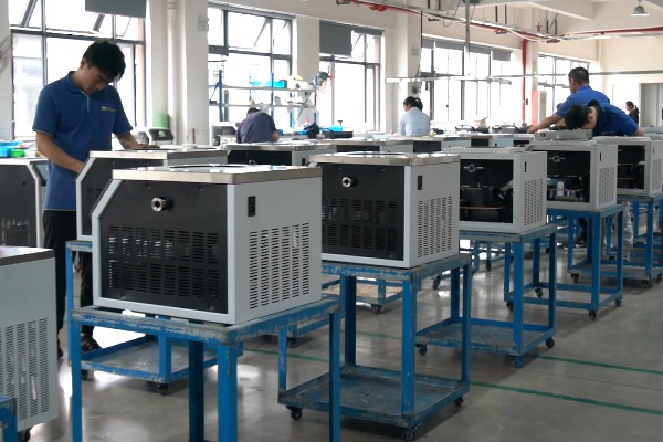 小型真空冷冻干燥机设备实拍图1