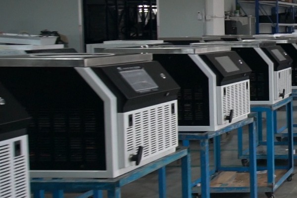 小型实验室药品冻干机实拍照片1